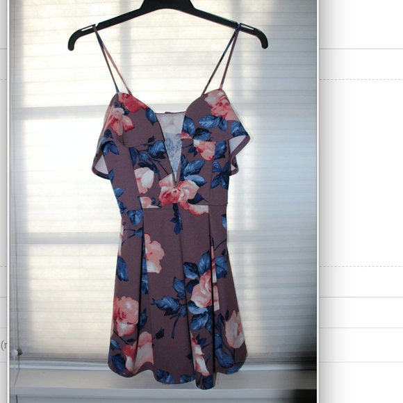 Floral V Neck Romper - Picture 2 of 4